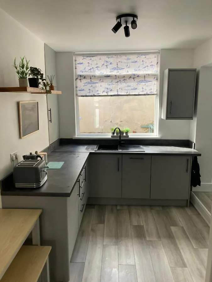 Tunny Cottage In Old Town Scarborough 0*,